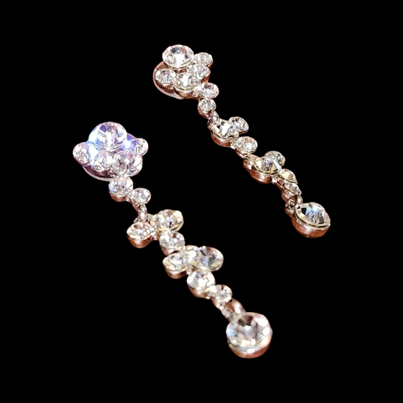 Elegant Silver Crystal Drop Earrings - Picture 4 of 11